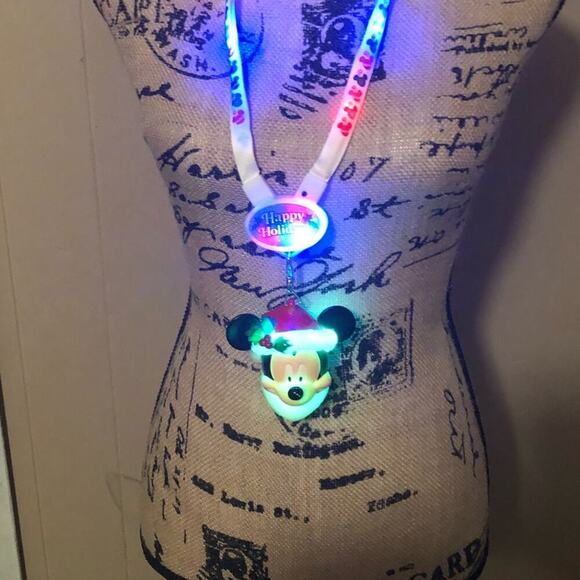Disneyland Mickey Mouse Happy Holiday led Necklace Christmas Changing Colors - Picture 5 of 5